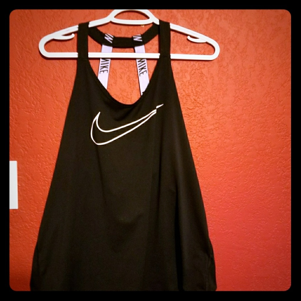 Double strap elastic Nike tank top